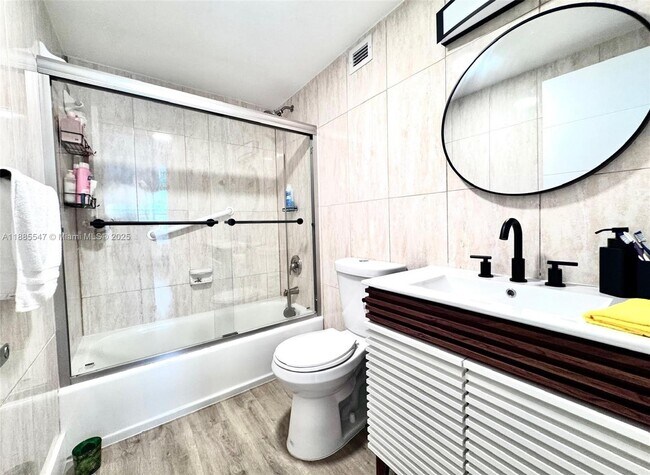 Building Photo - 400 Kings Point Dr