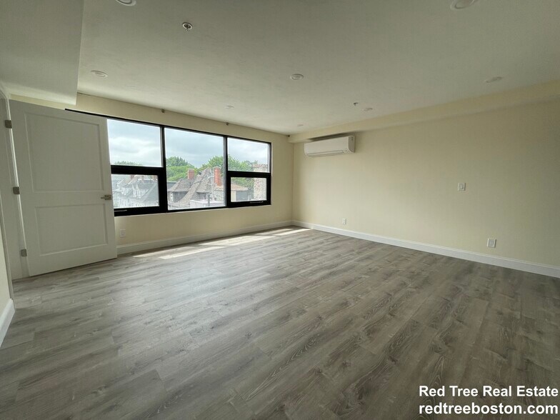 Building Photo - 1028 Commonwealth Ave