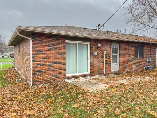 Building Photo - 2447-2447 E Heying Dr