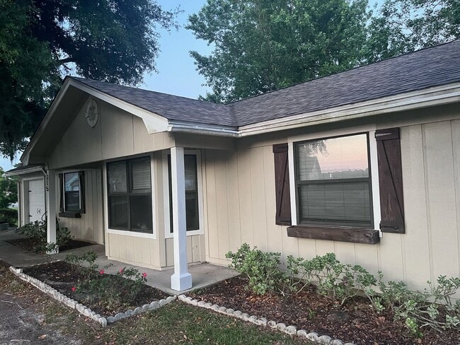 Building Photo - 3/2 updated & near the base!