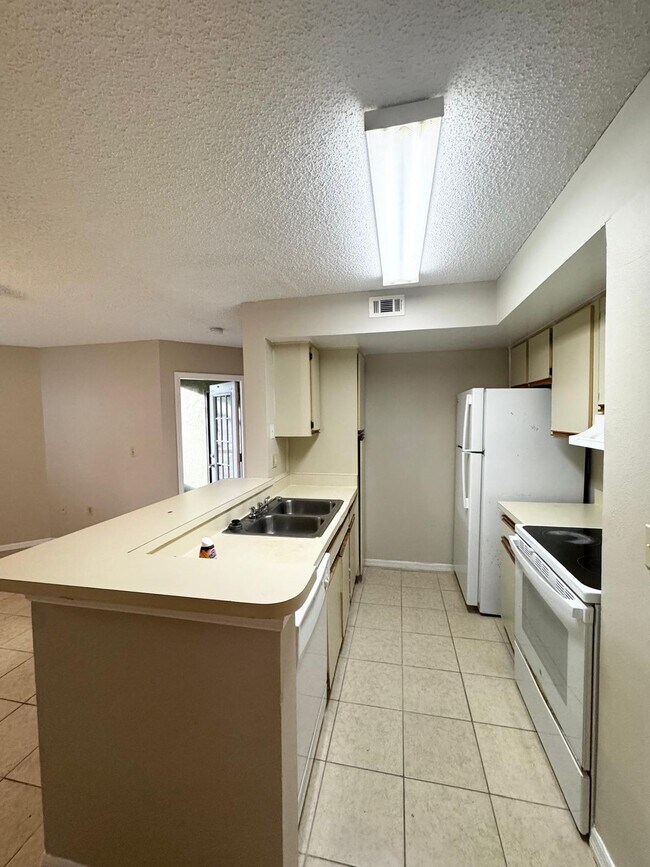 Building Photo - 401 Fountainhead Cir