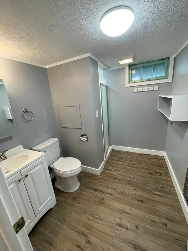 Building Photo - 8921 E Broadway Ave