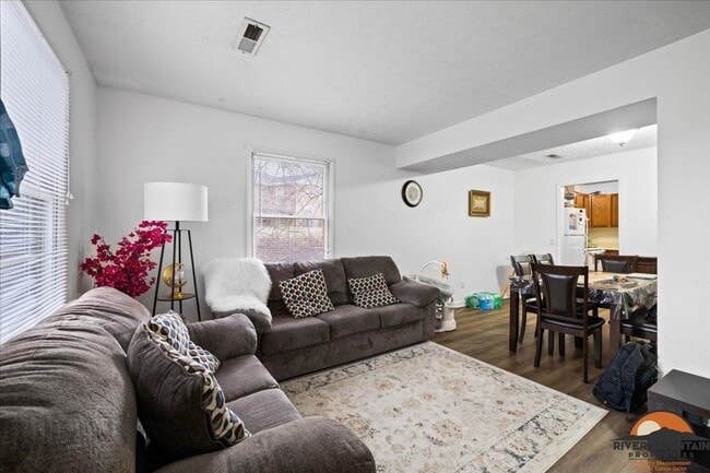 Building Photo - Two-Story Duplex in Excellent Blacksburg Location