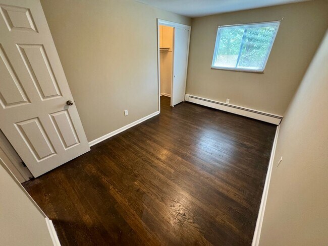 Building Photo - 3 Bedroom ~ Clintonville