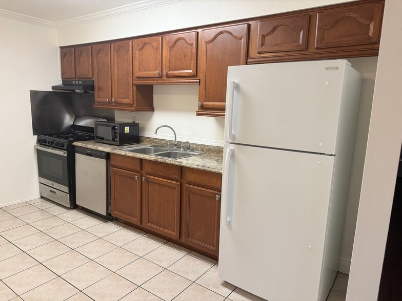 Building Photo - 3403 Tambour Dr