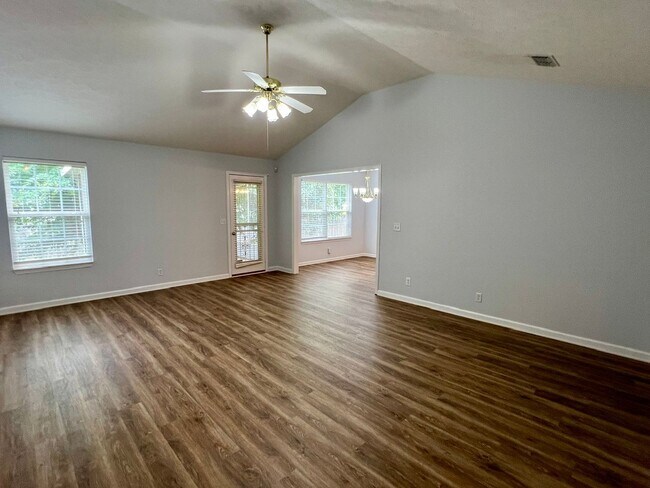 Building Photo - 3 bed, 2 Bath, Garage + Screened Back Porch, Near Cason Ln