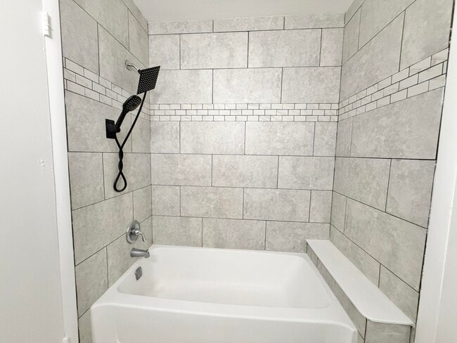 Building Photo - 799 Hill Dr