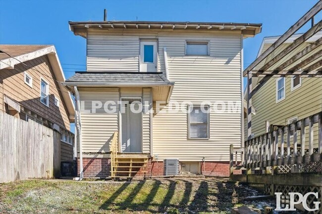 Building Photo - 4117 Thornton Ave