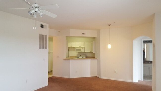 Building Photo - Luxury property. One bedroom condo
