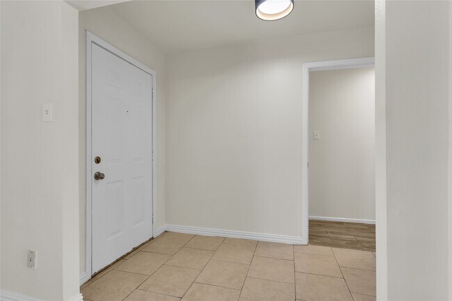 Building Photo - 6913 Chasewood Dr