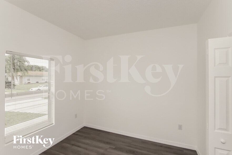 Building Photo - 1021 Locust Ave