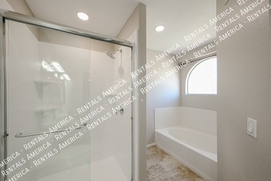 Building Photo - 1210 W Kelly Ln