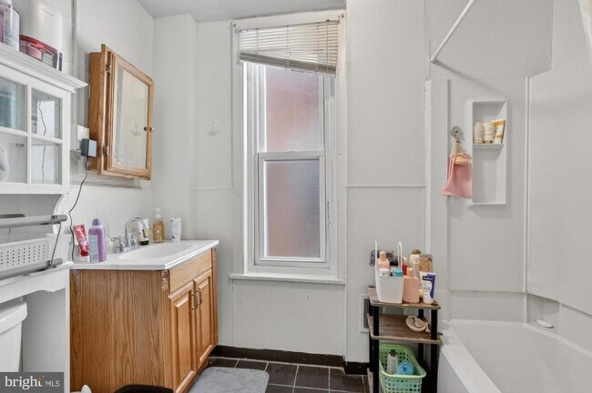 Building Photo - 4058 Irving St