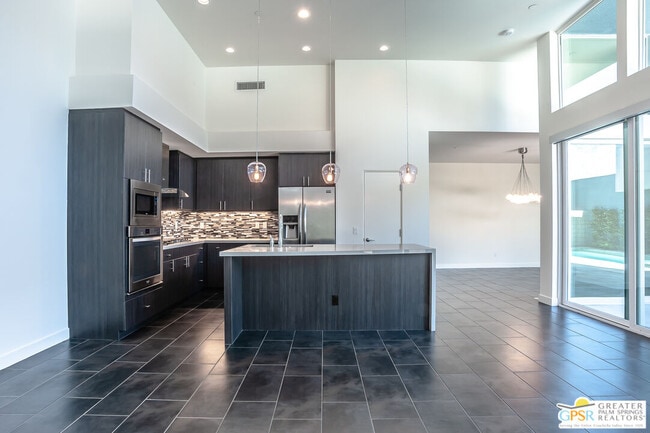 Building Photo - 392 Suave Ln