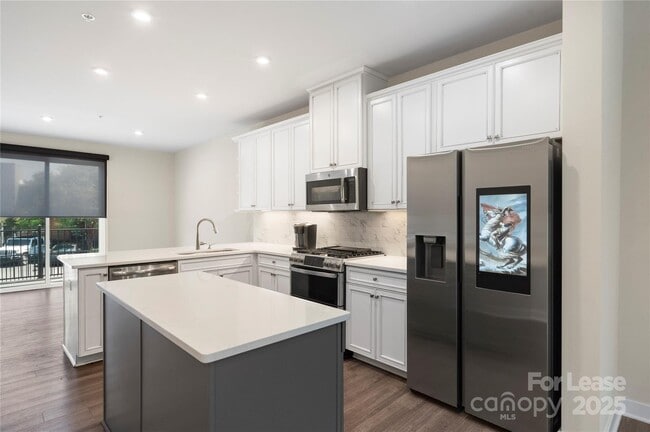 Building Photo - 128 Music Hall Wy