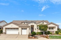 Building Photo - 1550 Summerhill Ln