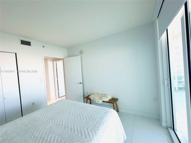 Building Photo - 150 Sunny Isles Blvd