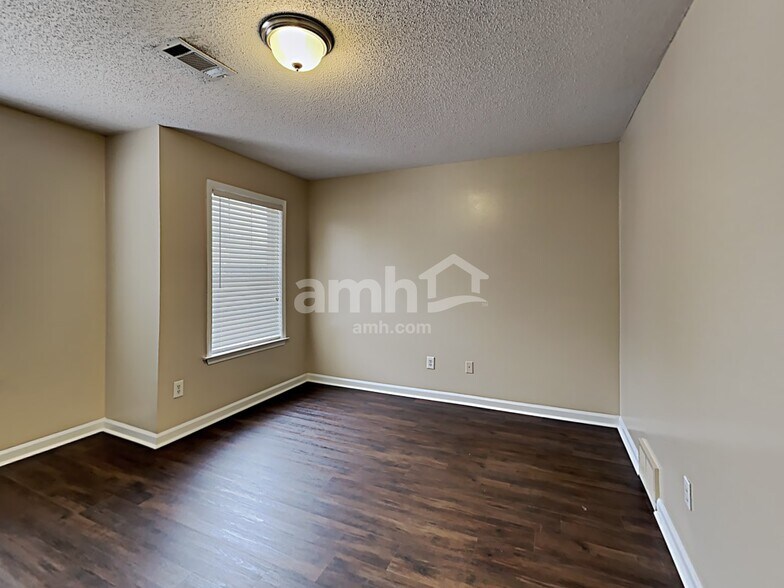 Building Photo - 9321 N Fairmont Cir