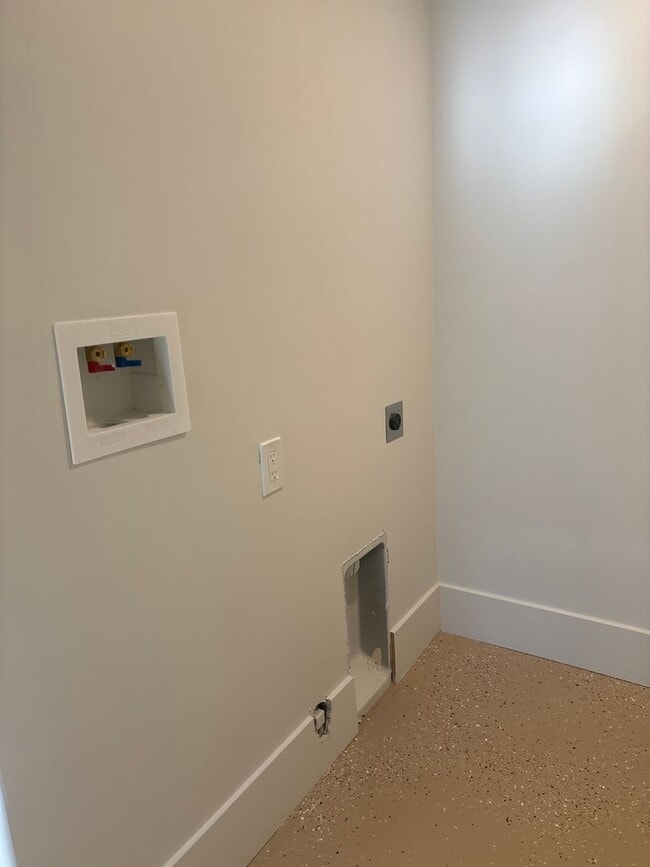 Building Photo - Pet Friendly Townhome in Evanston