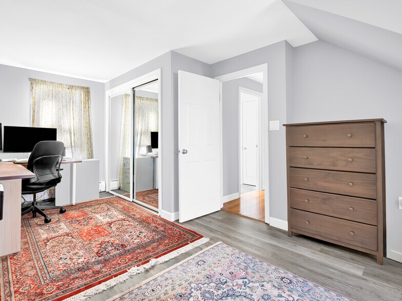 Building Photo - 32 Hamlin Ave