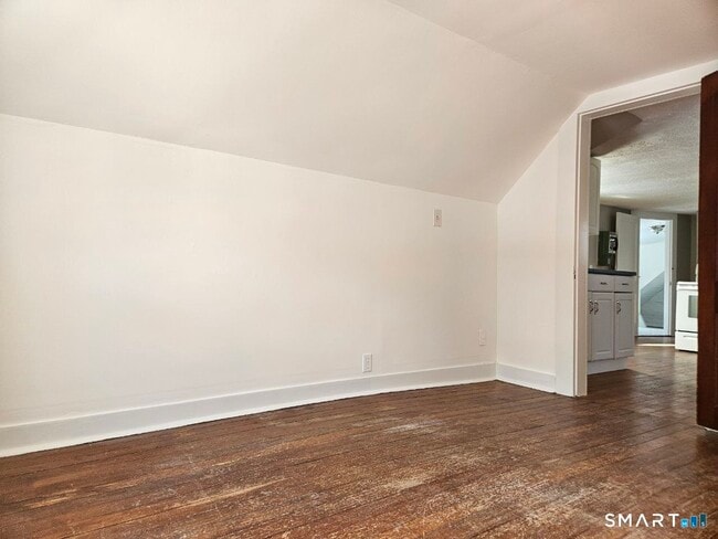 Building Photo - 21 Sigourney St