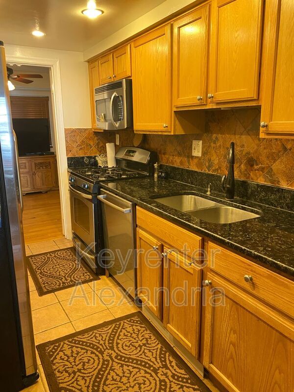 Building Photo - 5923 Kara Pl