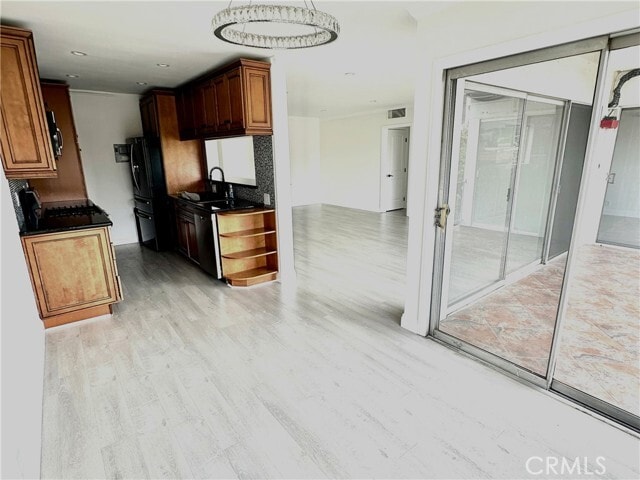 Building Photo - 423 Rexford Dr