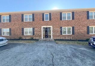 Building Photo - READY NOW!!! 2 Bed 1 Bath in Snellville