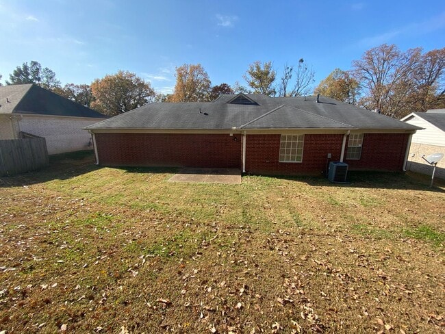 Building Photo - CUTE 3 BED 2 BATH HOME IN SPRING LAKE SUBDIVISION!!