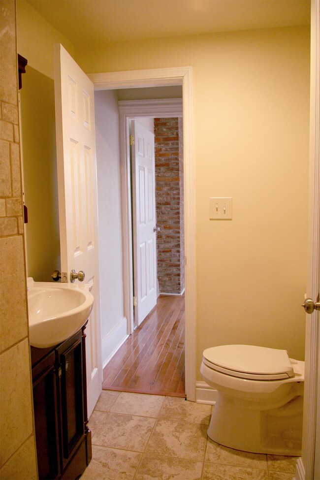 2FL Bathroom - 170 42nd St