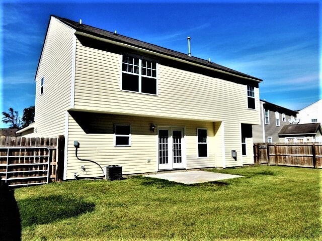 Building Photo - 219 Sparkleberry Ln