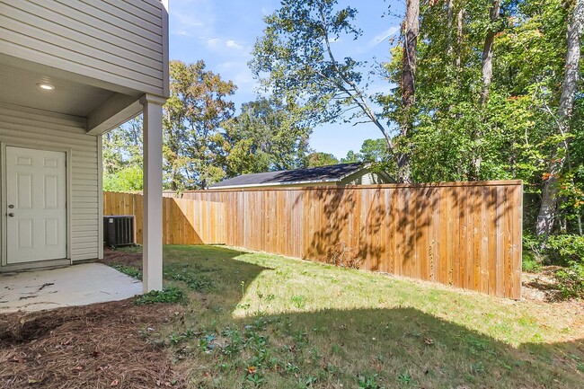 Building Photo - Spacious Summerville Home