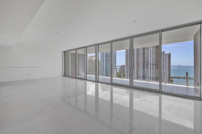 Building Photo - 300 Biscayne Blvd Way