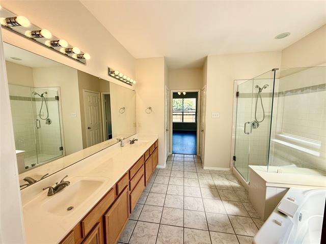 Building Photo - 5828 Southmoor Ln