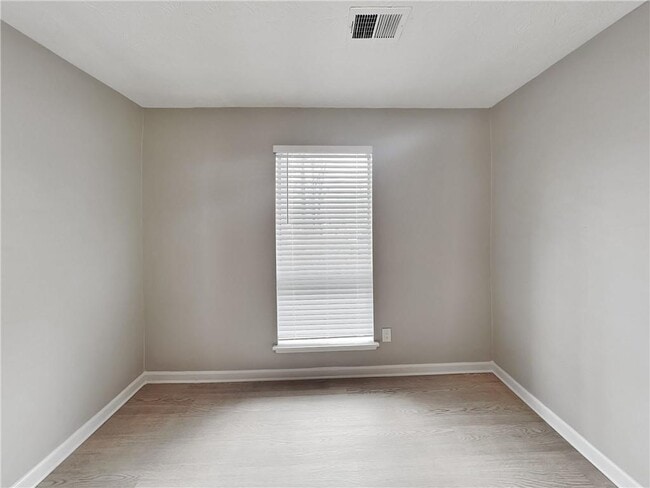 Building Photo - 8321 Beechwood Ct