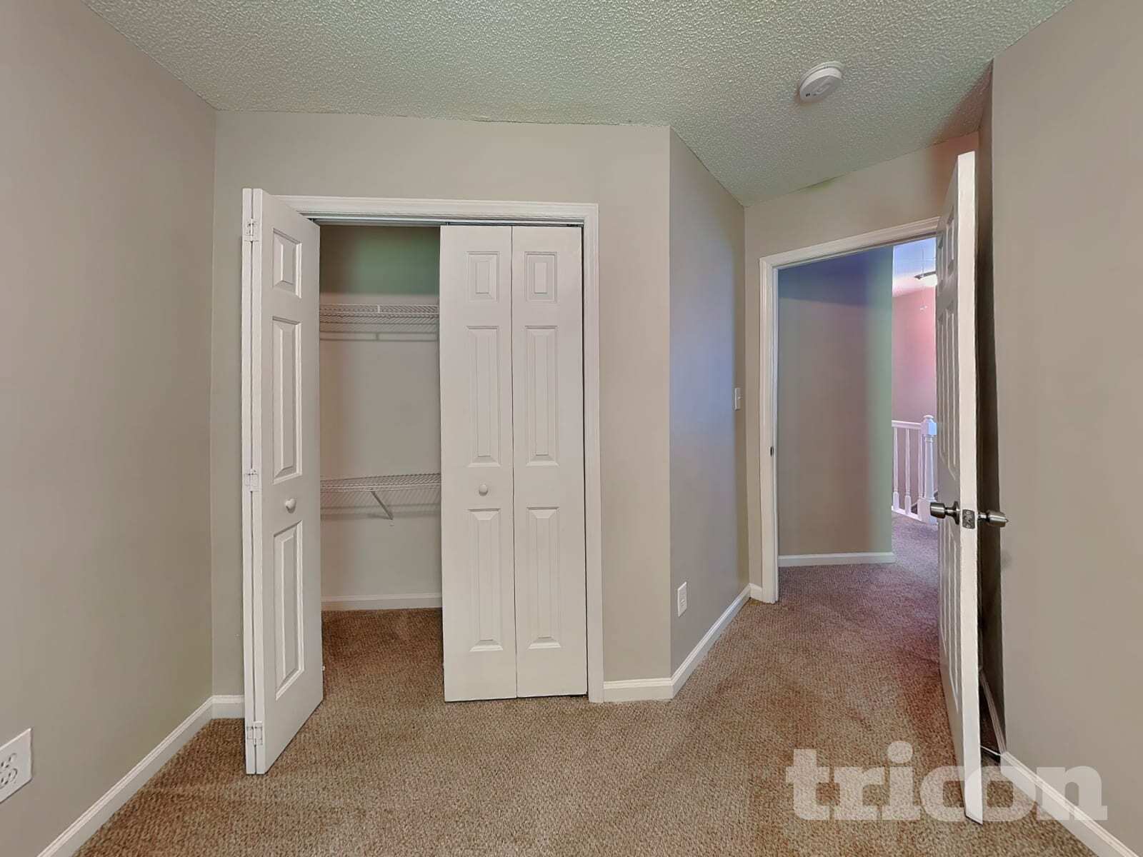 Building Photo - 4417 Woodlawn Dr