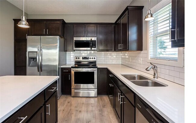 Building Photo - 3509 SE Glen Dr