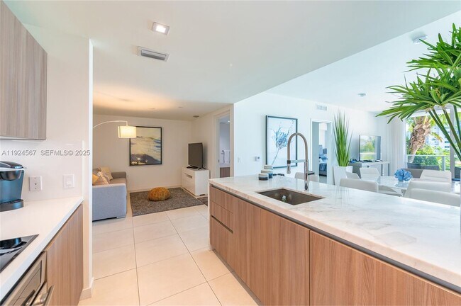 Building Photo - 401 N Birch Rd