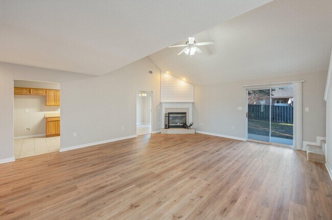 Building Photo - 546 Tikell Dr