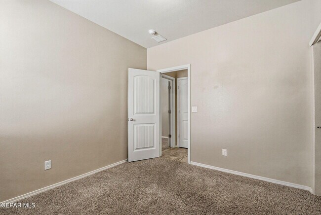 Building Photo - 10624 Hidden Chapel Pl