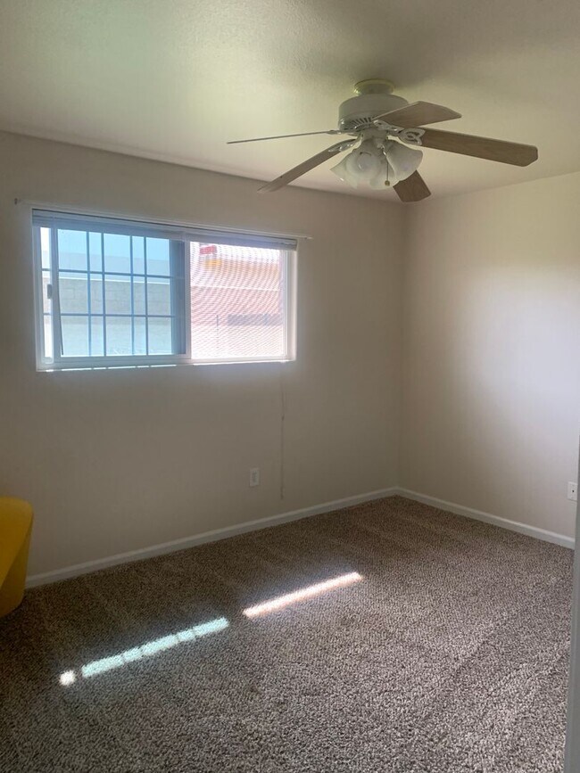 Building Photo - 3 BR 2 BA Available Now