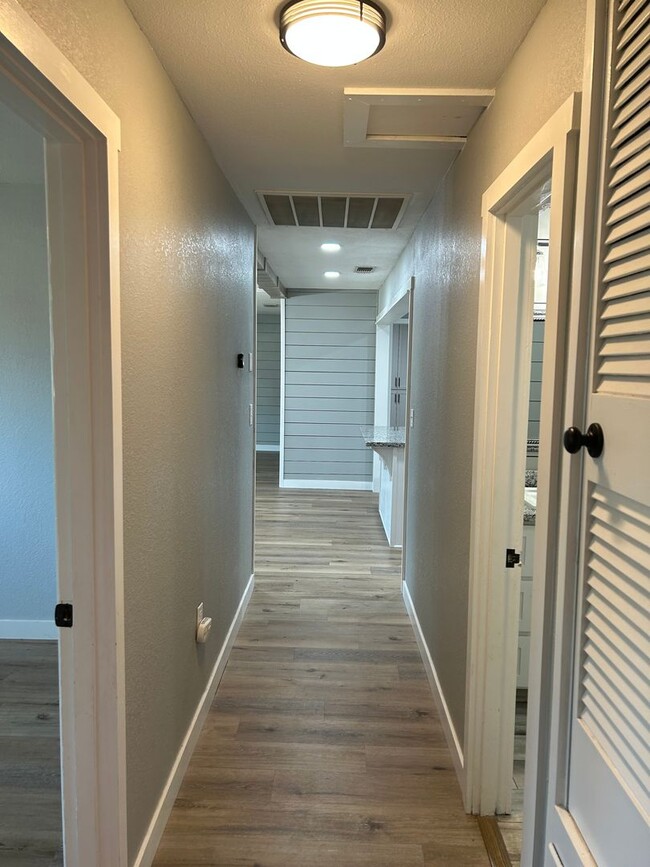 Building Photo - 501 E 17th St