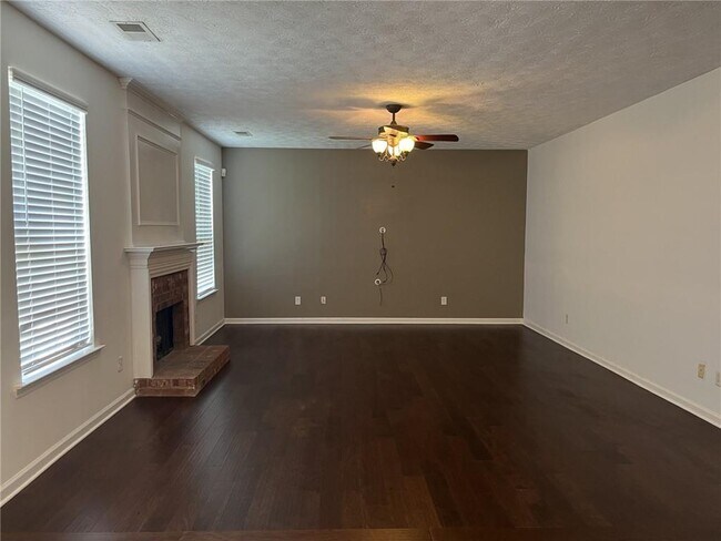 Building Photo - 3184 Elmwood Ct