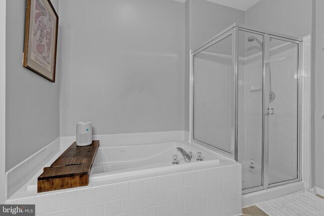 Building Photo - 21855 Locomotive Terrace