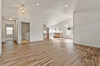 Building Photo - Luxury 3 Bed, 2 Bath Rancher in Spokane Va...