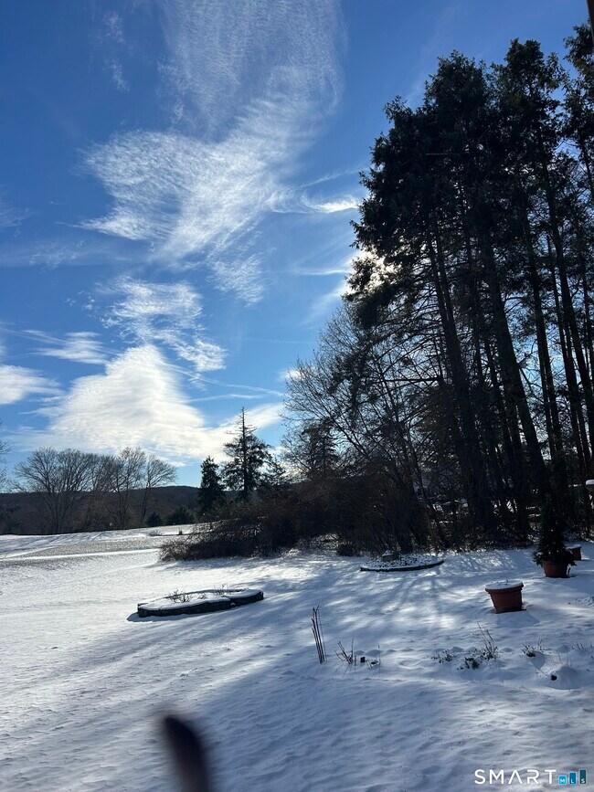 Building Photo - 419 Heritage Vlg