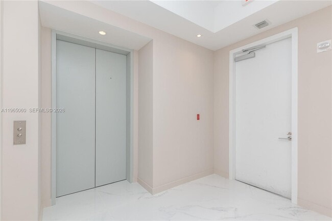 Building Photo - 851 NE 1st Ave