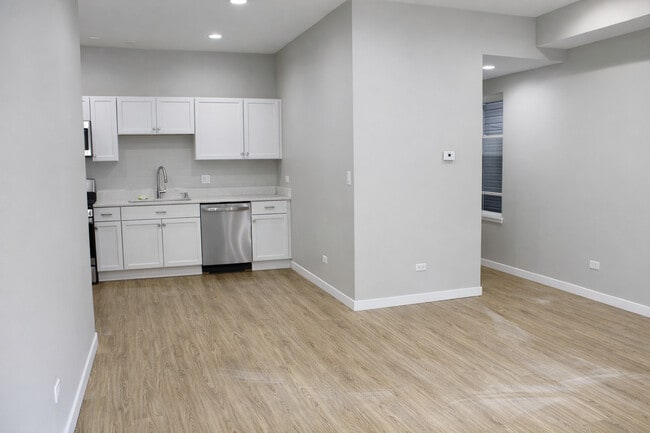 Building Photo - 2146 W 21st St