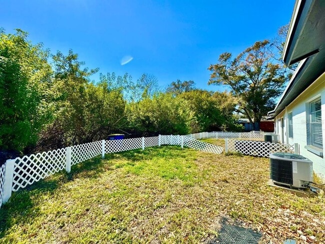 Building Photo - 629 Wildwood Way