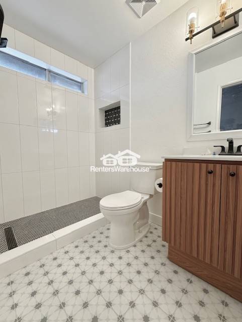 Building Photo - 2515 S Maple Ave